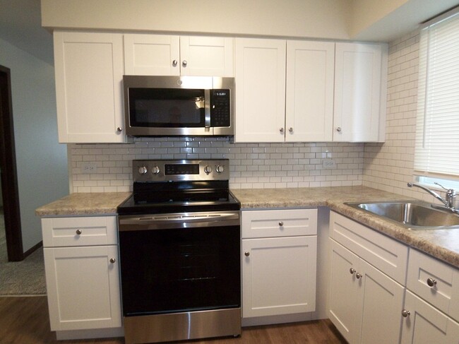 Building Photo - 4381 Woodland Ave