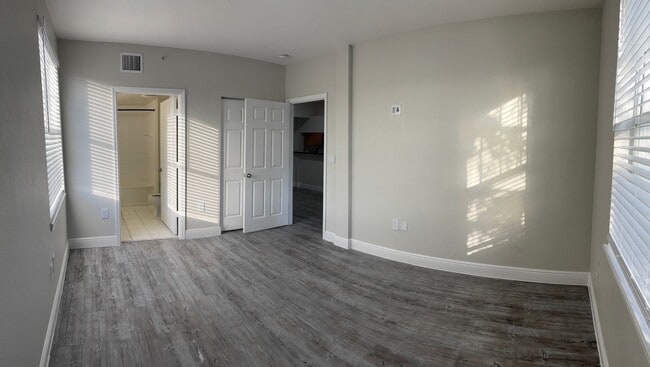 Building Photo - Up to 2 Months Free! Spacious 2/2 Corner Lake View Unit in Coral Springs!