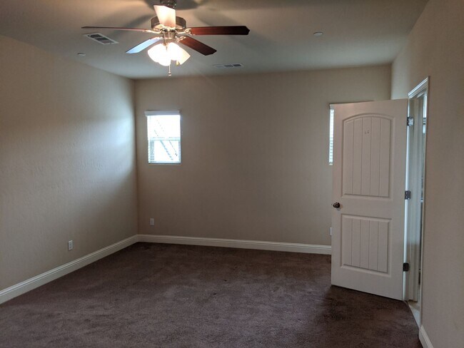 Building Photo - Newer construction home with open floor plan and nice upgrades. Clovis unified schools.