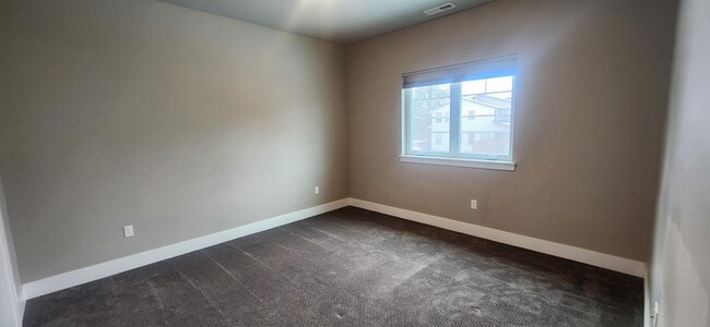 Building Photo - 2633 Park Creek Ave