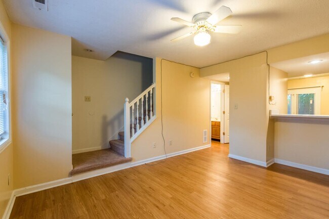 Building Photo - 702 E Sherwood Hills Dr