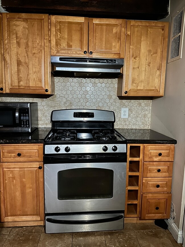 Building Photo - 623 American#F