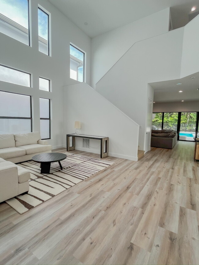 Building Photo - 8227 Oceanus Dr