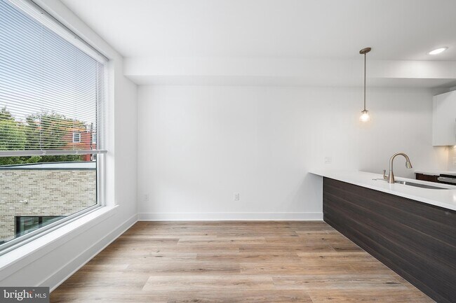 Building Photo - 4324 Lancaster Ave