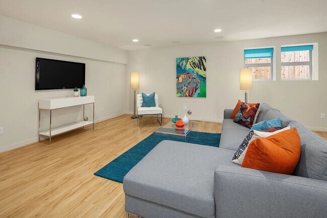 Building Photo - Maple Leaf - Northgate Home