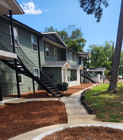 Primary Photo - Columbia Rising Apartments