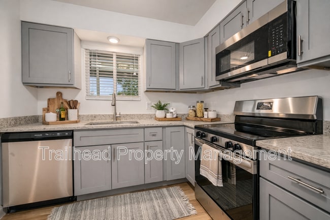 Building Photo - 8300 Robinson St