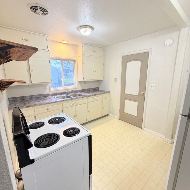 Building Photo - 18002 E Boone Ave