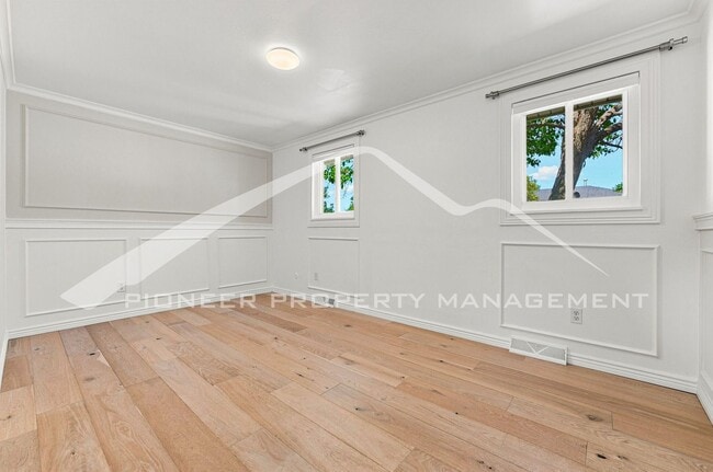 Building Photo - Charming Home with Washer/Dryer and 2-Car Garage