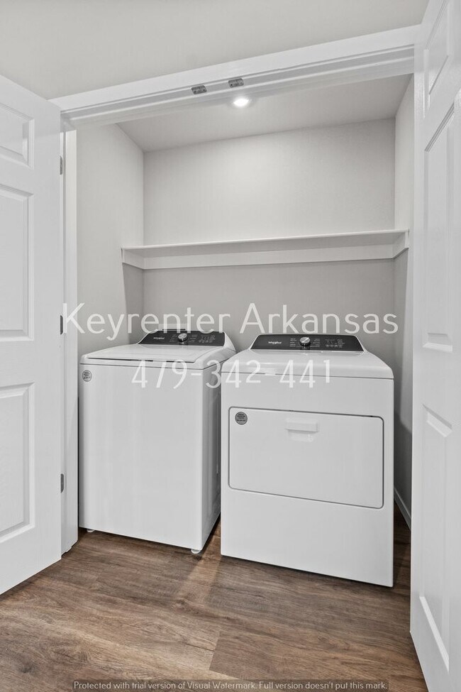 Building Photo - 2476 N Raven Ln