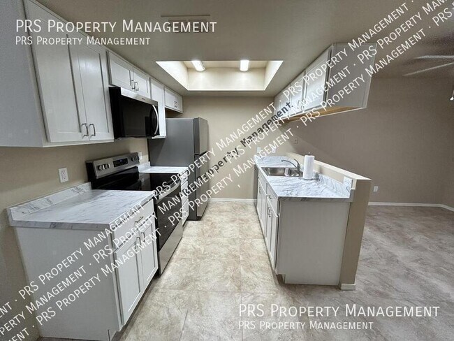 Building Photo - 551 S Lesueur-Unit 2