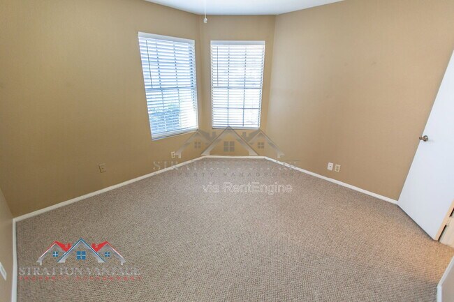 Building Photo - 3950 W Saragosa St