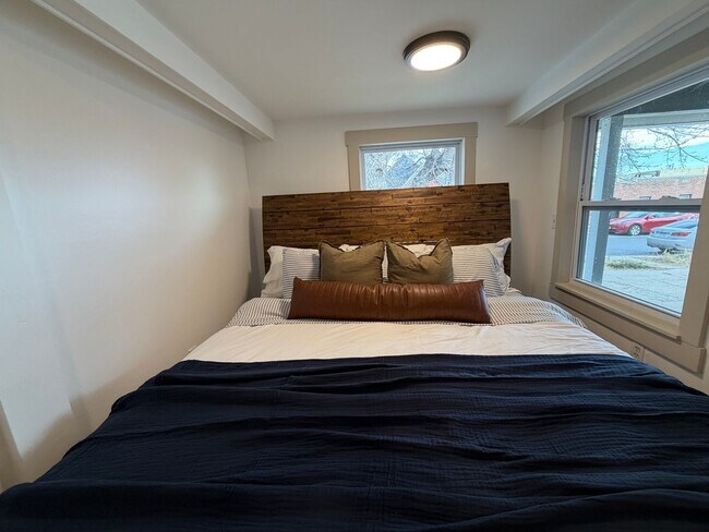 Building Photo - Fully Furnished Sloan's Lake 2 bedroom home