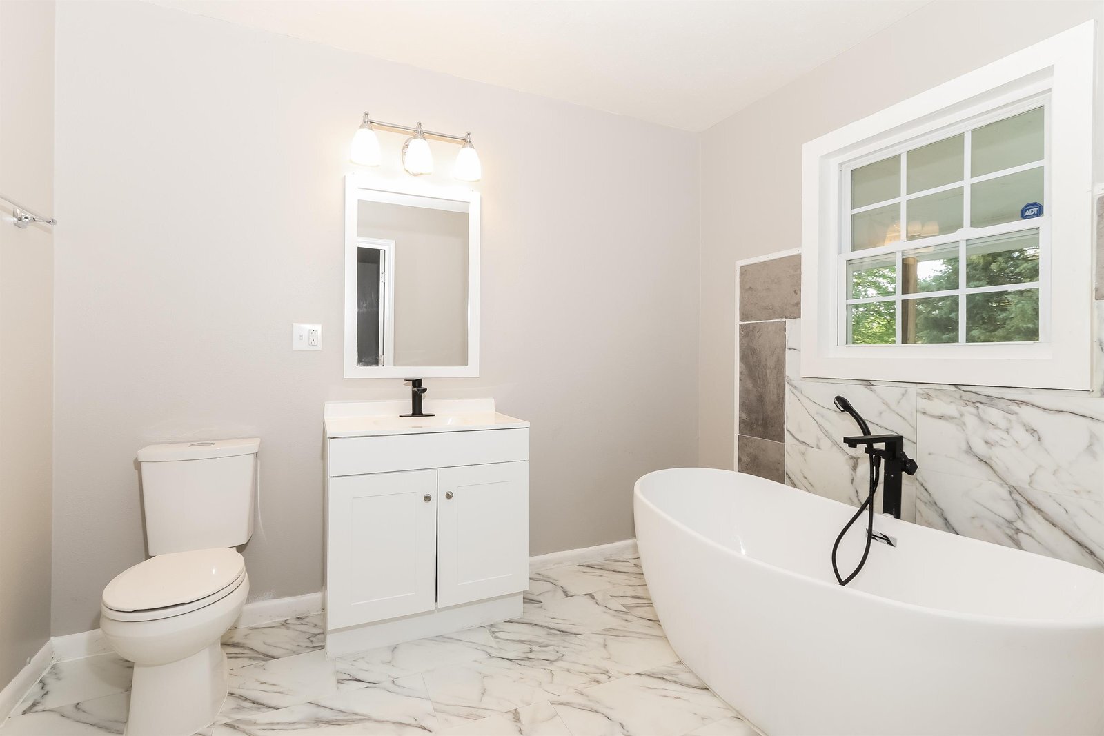 Building Photo - 7116 Nathan Hale Way