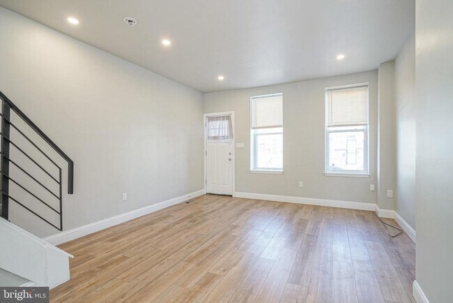 Building Photo - 3037 Tulip St