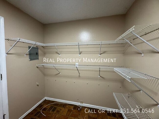 Building Photo - 7969 S Pine Springs Dr
