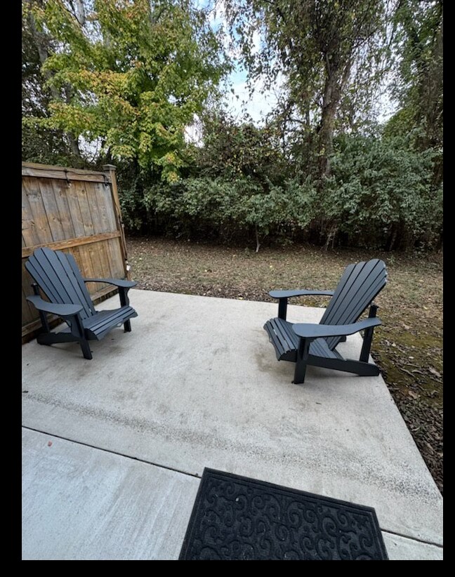 Building Photo - Available for Aug move in. Charming 2-Bedroom Retreat in Hendersonville with 2.5 Baths & Spacious...