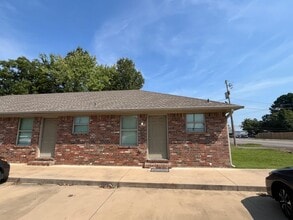 Building Photo - 808 S Knoxville Ave