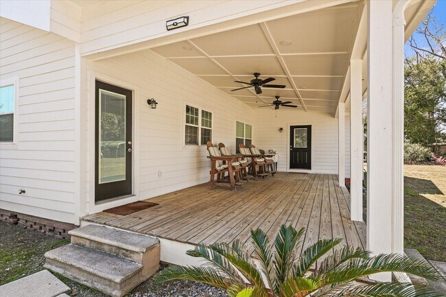 Building Photo - Short Term Only