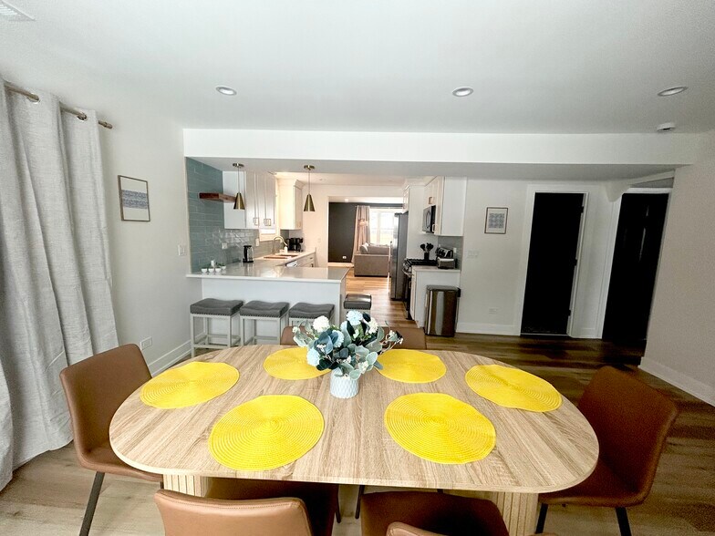 Building Photo - 9705 Oak Park Ave