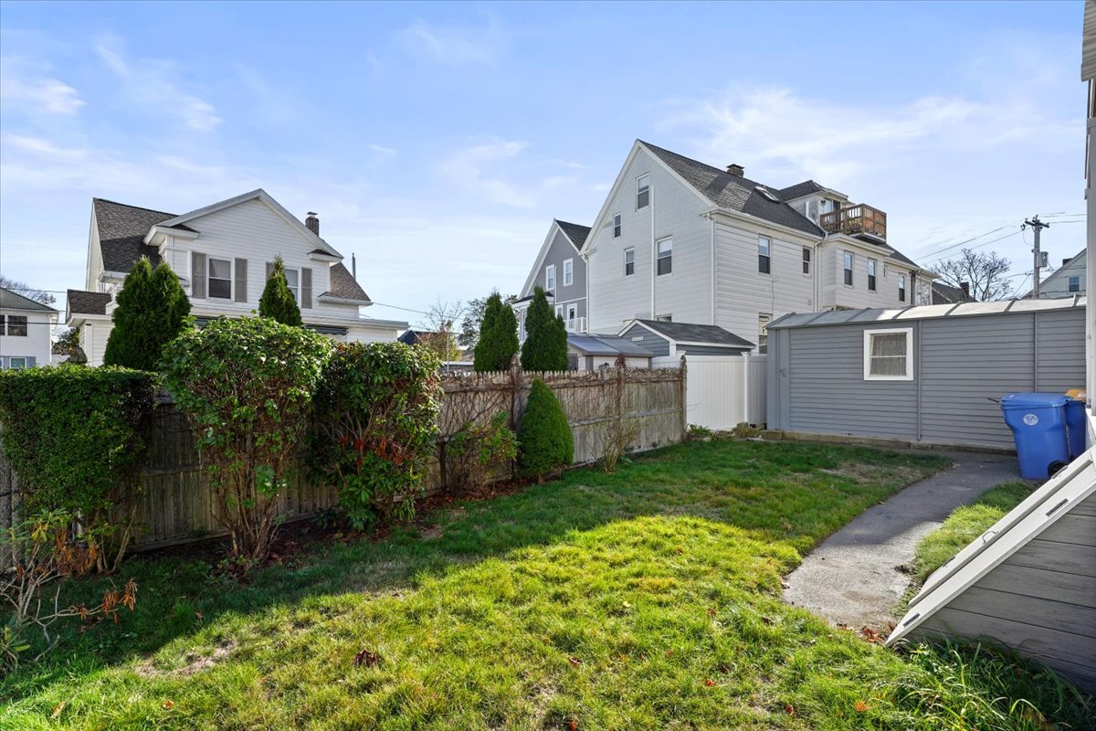 Building Photo - 9 Wilshire St