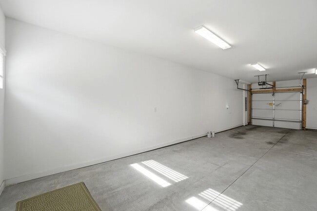 Building Photo - Experience Elevated Urban Living in the Heart of South End