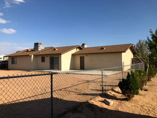 Building Photo - 22578 El Centro Rd