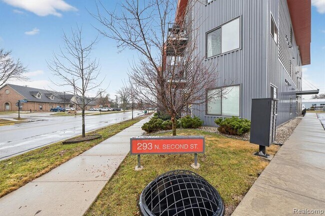 Building Photo - 293 N 2nd St