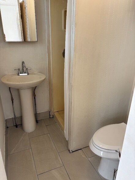 Building Photo - 141 Fairview Ave