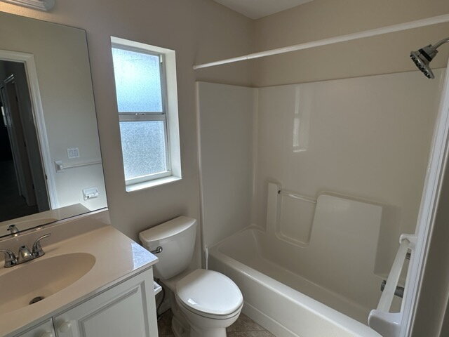 Building Photo - Spacious 2-Bed, 2-Bath Home in Venice with...
