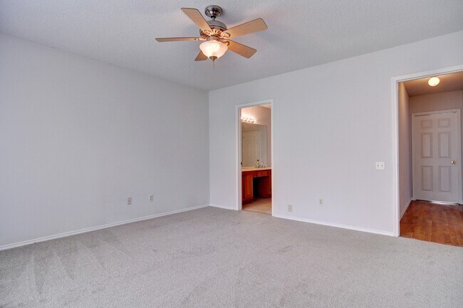 Building Photo - 2501 Country Creek Ln