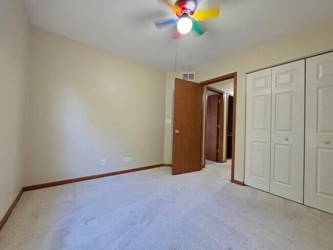 Building Photo - 3959 Blackstone Dr