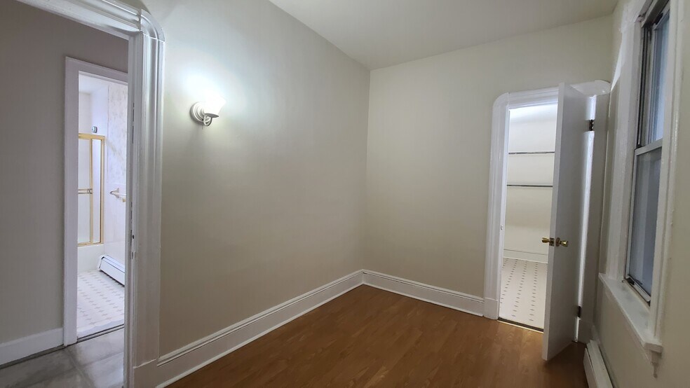 Building Photo - 86 Tonnele Ave