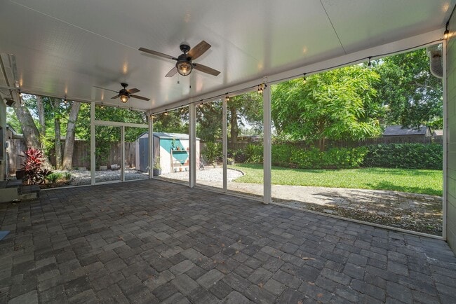 Building Photo - Charming and Updated 2/2 Home in Colonial ...