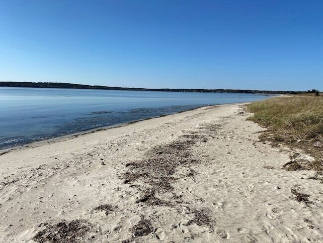 Building Photo - 53 Towhee Rd