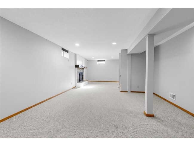 Building Photo - 16405 13th Ave N