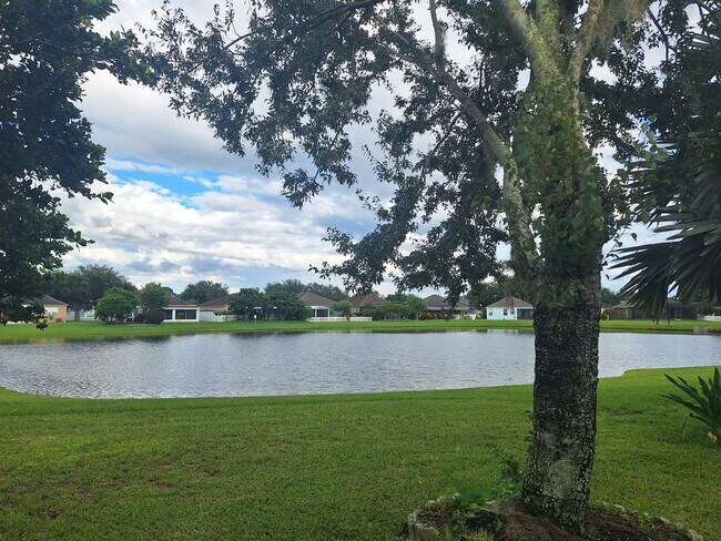 Building Photo - Charming 3-Bedroom Home with Spacious Back...