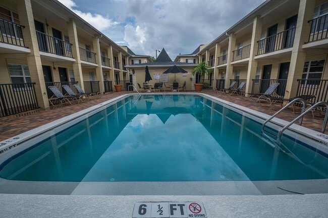 Building Photo - 5221 Bayshore Blvd