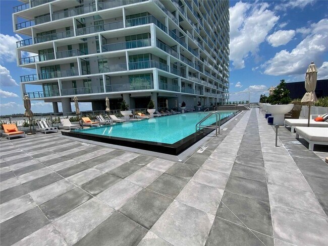 Building Photo - 2000 Metropica Wy