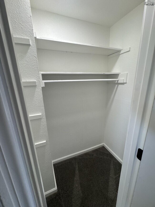 Building Photo - 1207 Danberry St