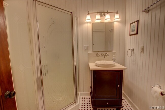 Building Photo - 5880 Draudt Rd