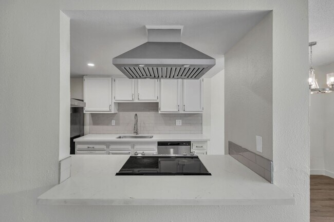 Building Photo - 3-1