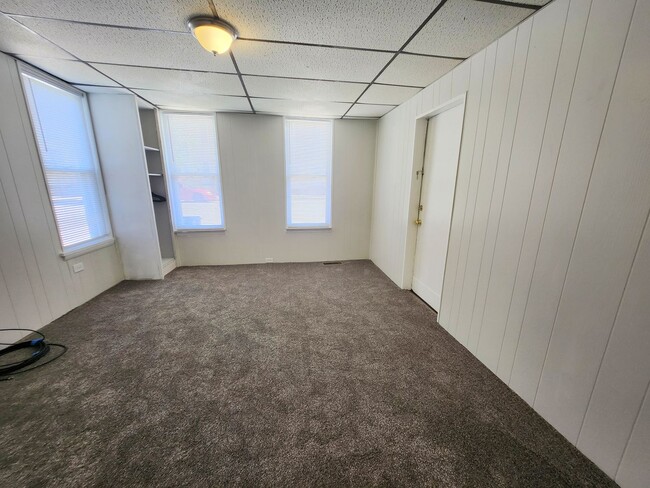 Building Photo - 1221 E Philadelphia St