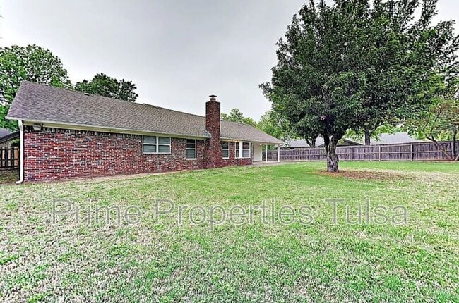 Building Photo - 838 Millwood Rd