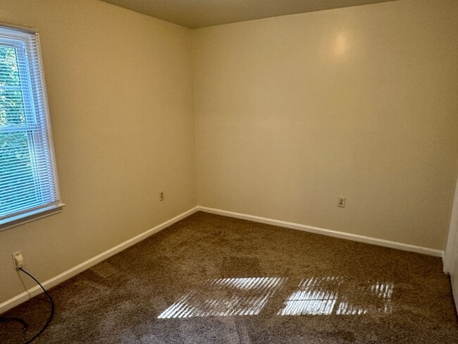 Building Photo - Beautiful Three Bedroom Home in the Wellington Subdivision!