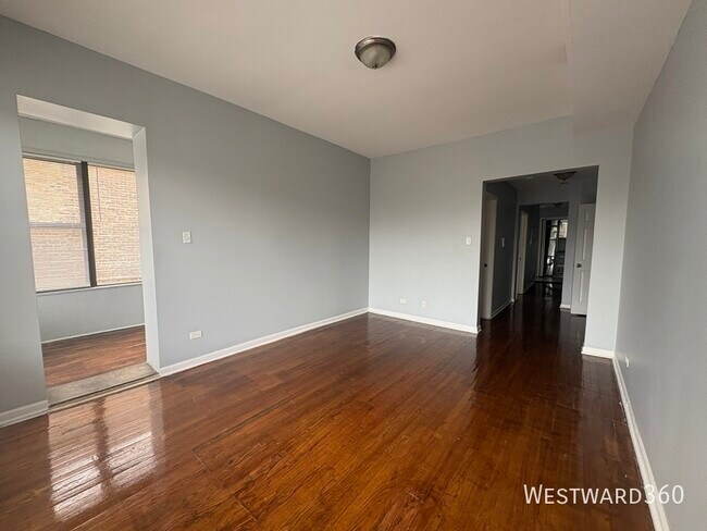 Building Photo - 707 E 62nd St