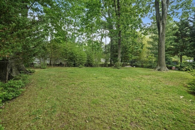 Building Photo - 591 Edgewood Rd