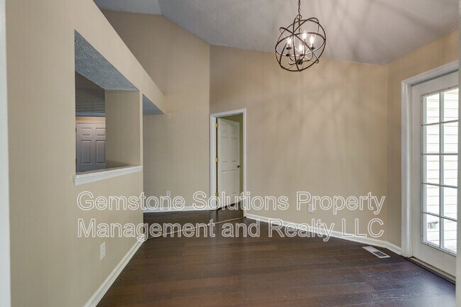 Building Photo - 1111 Cedarhill Ct