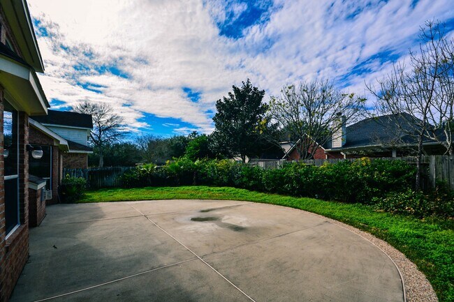 Building Photo - 3211 Chapel Creek Way