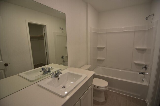 Building Photo - 343 Keefer
